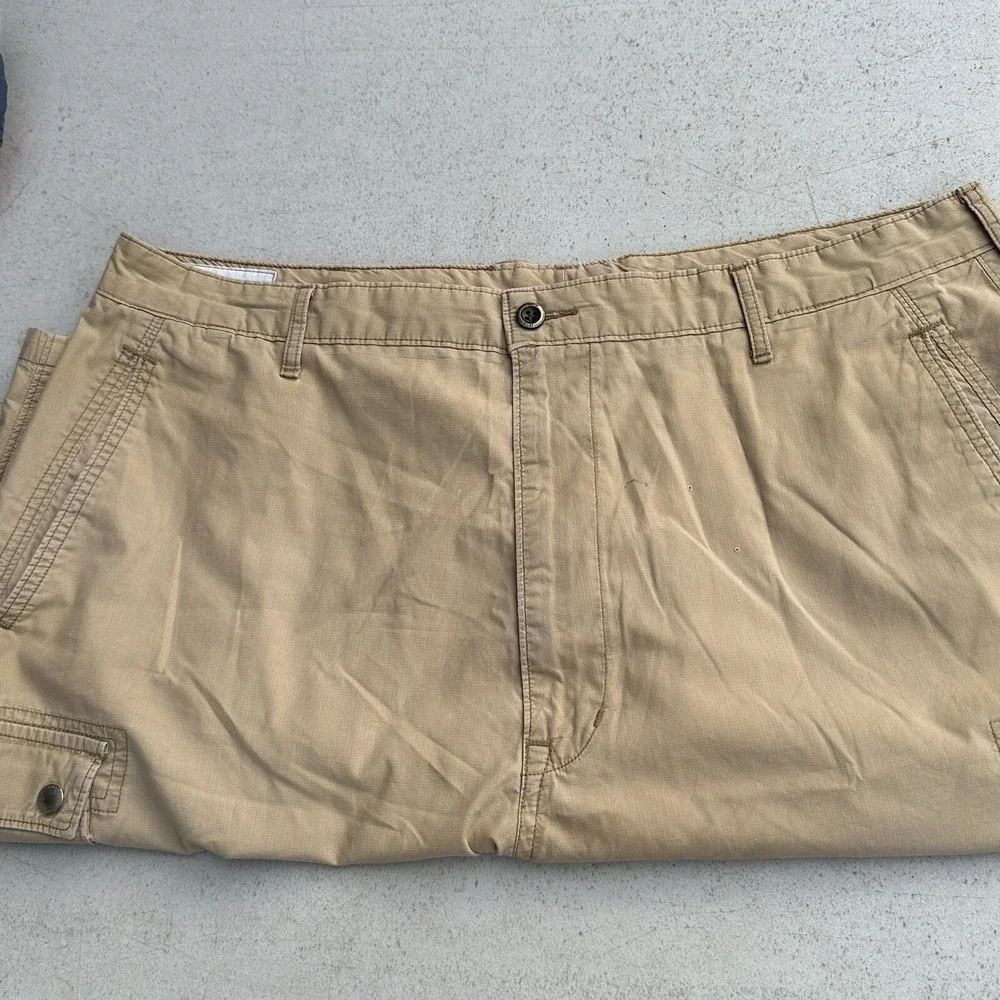 Levis Cargo Shorts Khaki Tan 6 Pocket Mens Size 42‎ x 11 Gorpcore Read! Flaws